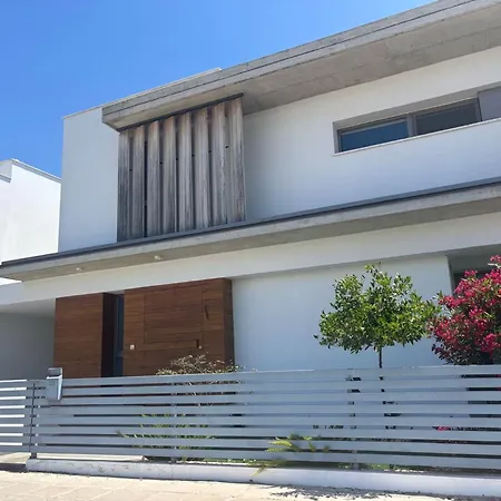 Town Villa With Private Pool Villa Larnaca