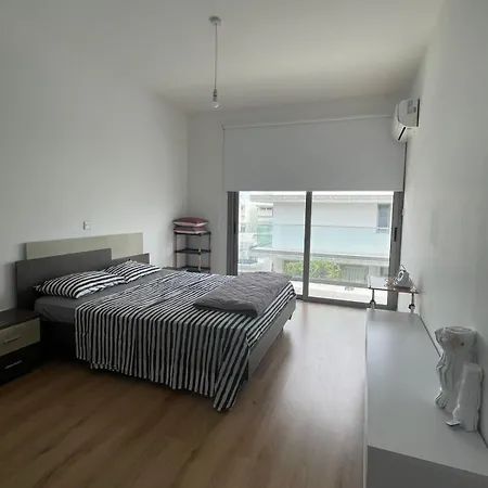 Town Villa With Private Pool 拉纳卡